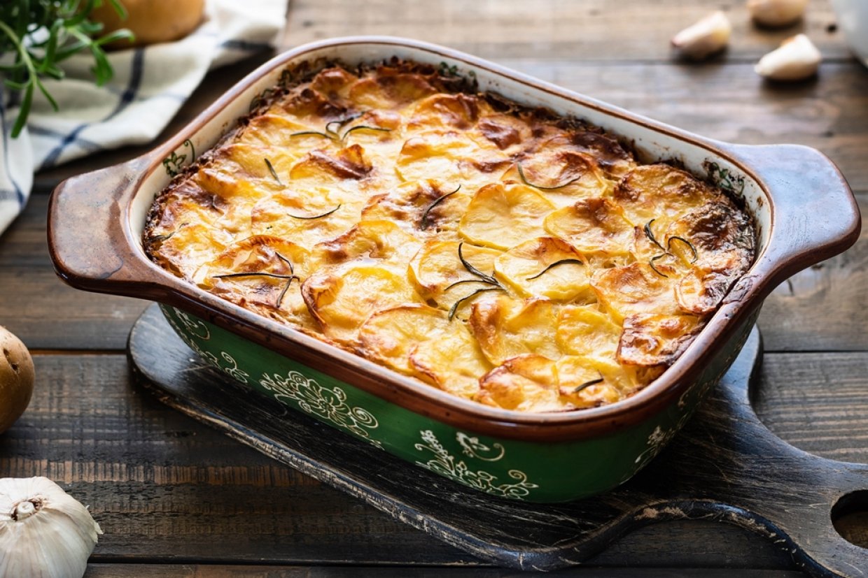 Картофельная запеканка с фаршем и розмарином Картофельная запеканка с фаршем и розмарином