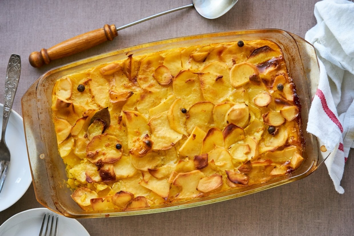 Картофельная запеканка с яичной заливкой Картофельная запеканка с яичной заливкой