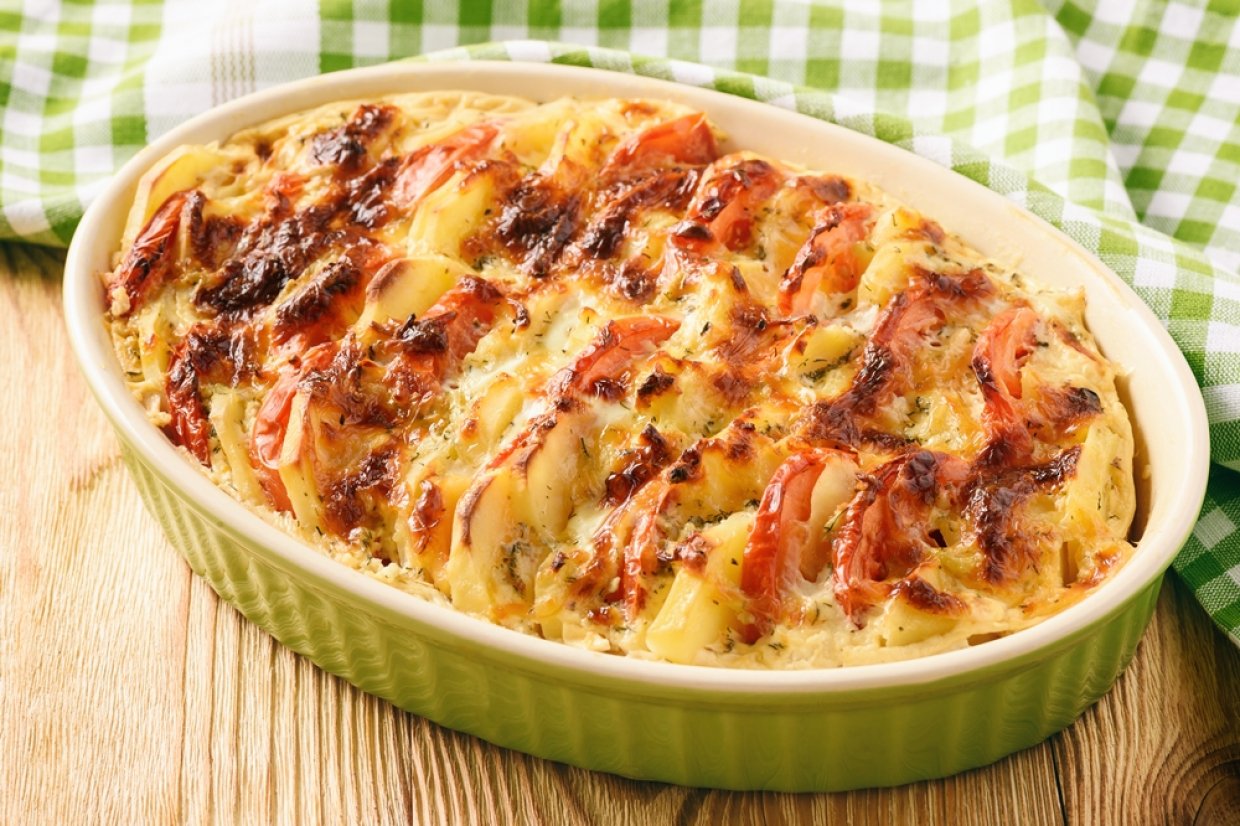 Картофельная запеканка с курицей и помидорами Картофельная запеканка с курицей и помидорами