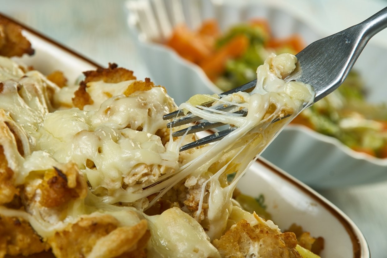 Картофельная запеканка с фаршем и маринованными огурцами Картофельная запеканка с фаршем и маринованными огурцами