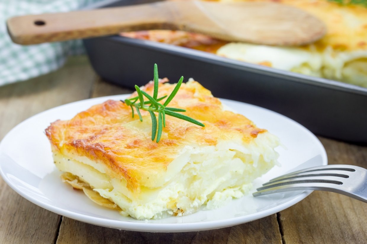 Картофельная запеканка с молоком под сыром Картофельная запеканка с молоком под сыром