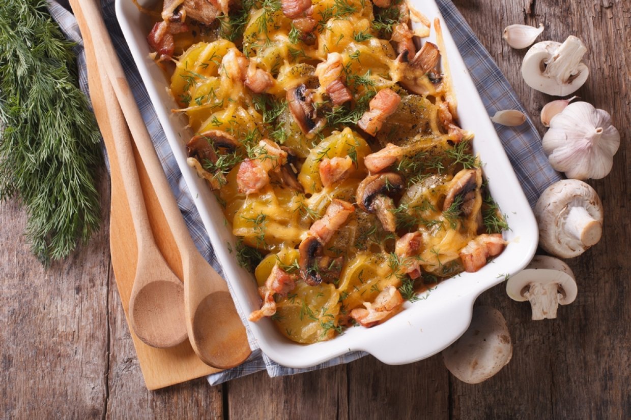 Картофельная запеканка с беконом и грибами Картофельная запеканка с беконом и грибами