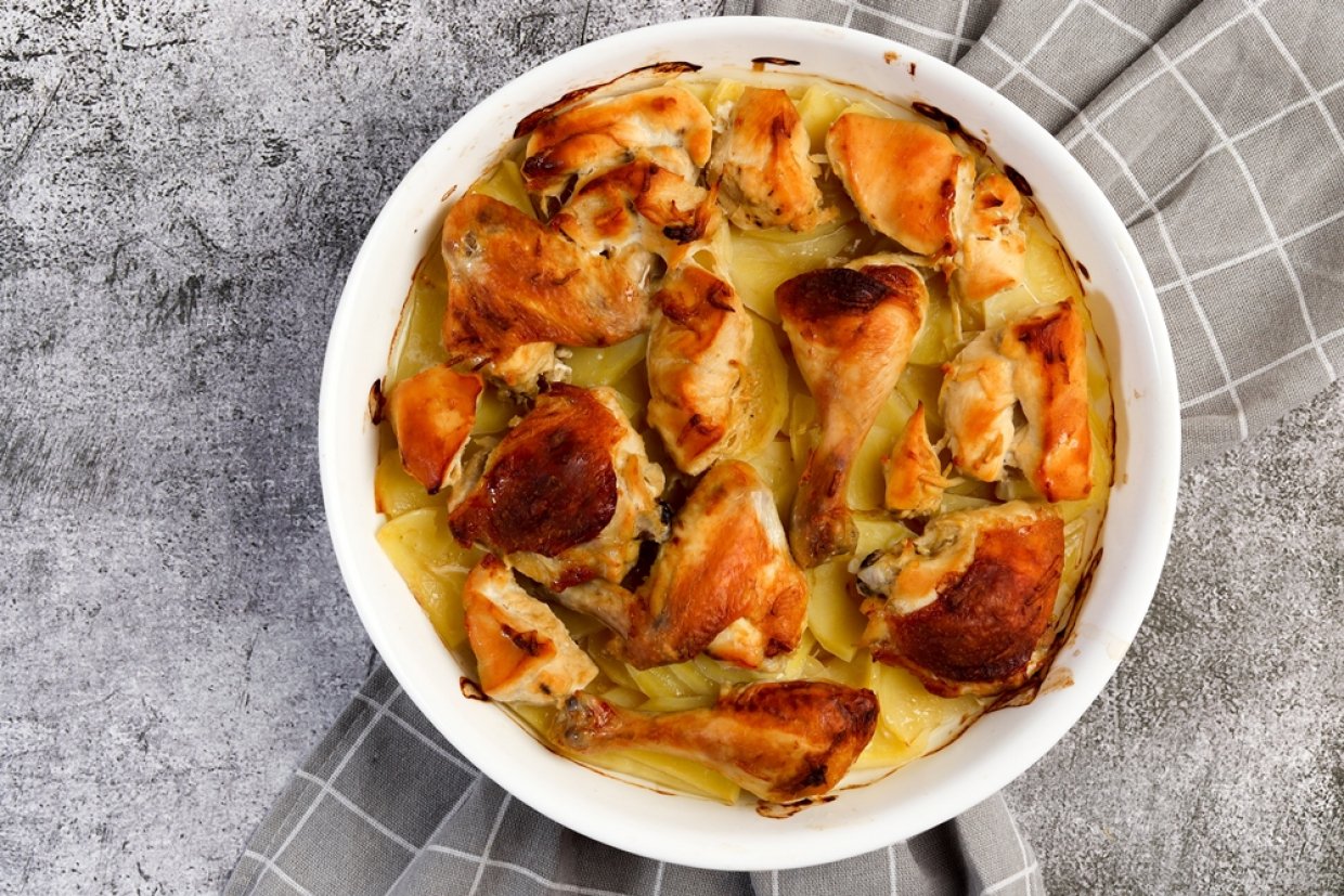 Картофельная запеканка с куриными ножками Картофельная запеканка с куриными ножками