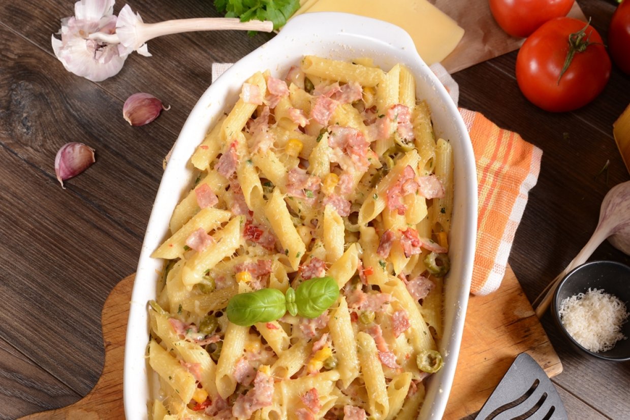 Запеканка из макарон с ветчиной и кукурузой Запеканка из макарон с ветчиной и кукурузой