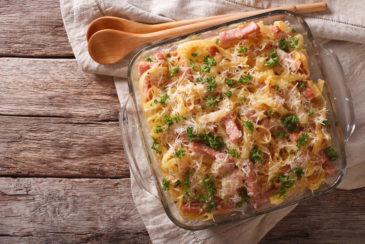 Запеканка из макарон с беконом и зеленью Запеканка из макарон с беконом и зеленью