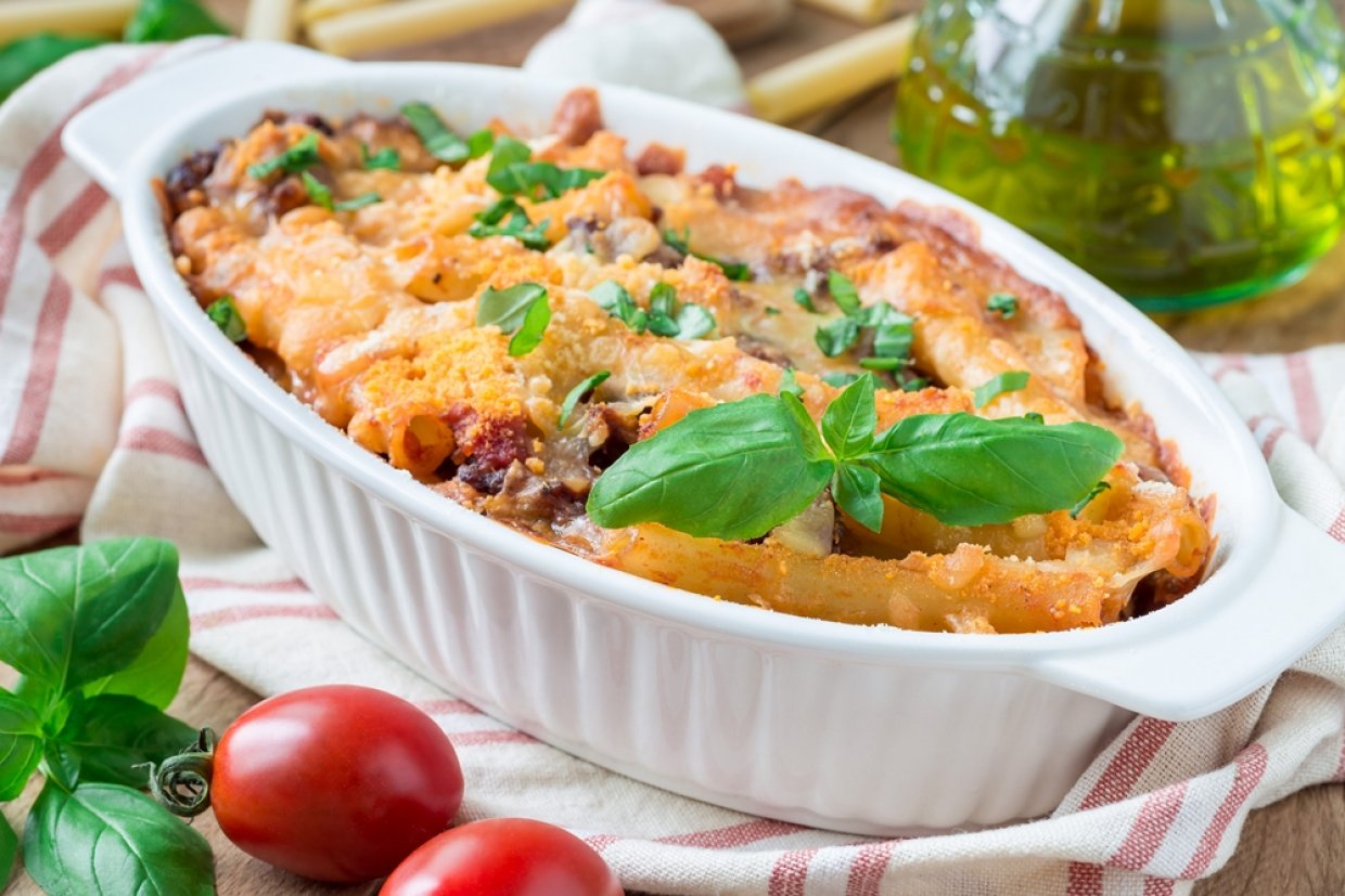 Запеканка из макарон с сосисками и фаршем Запеканка из макарон с сосисками и фаршем