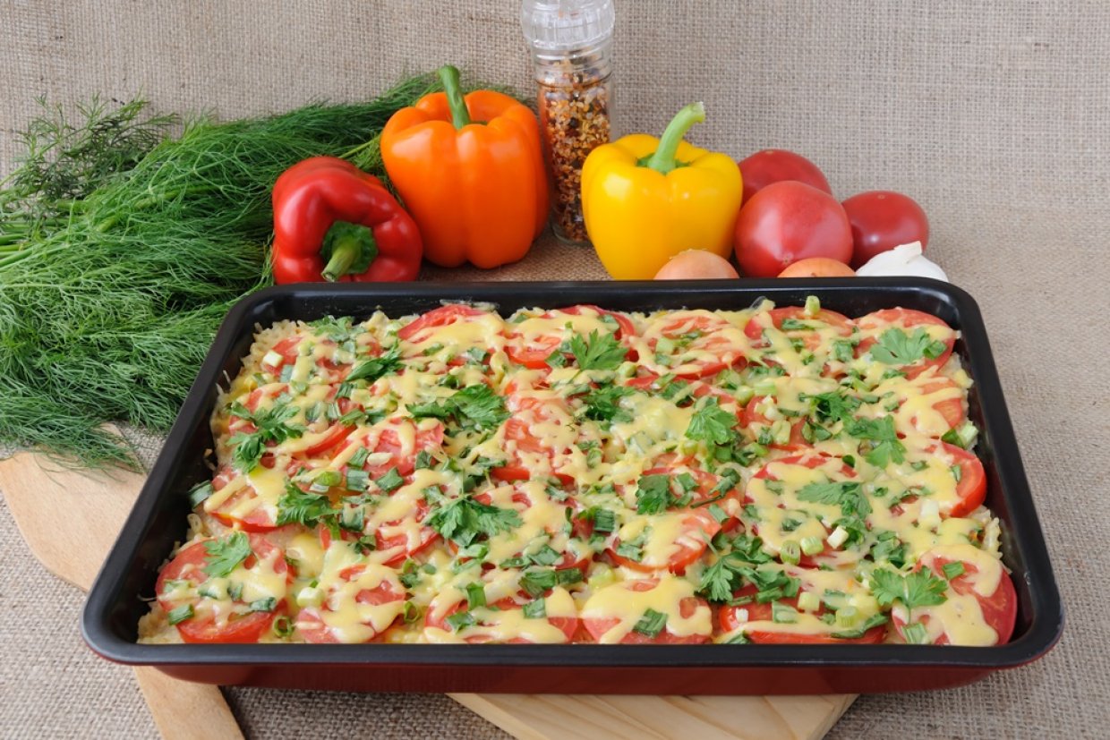 Рисовая запеканка с курицей и помидорами Рисовая запеканка с курицей и помидорами