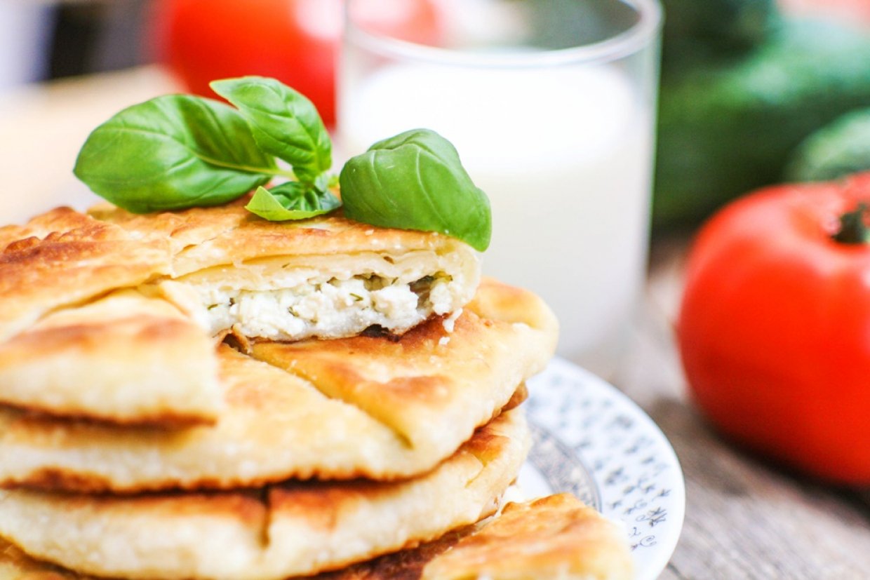 Хачапури с брынзой и зеленью Хачапури с брынзой и зеленью