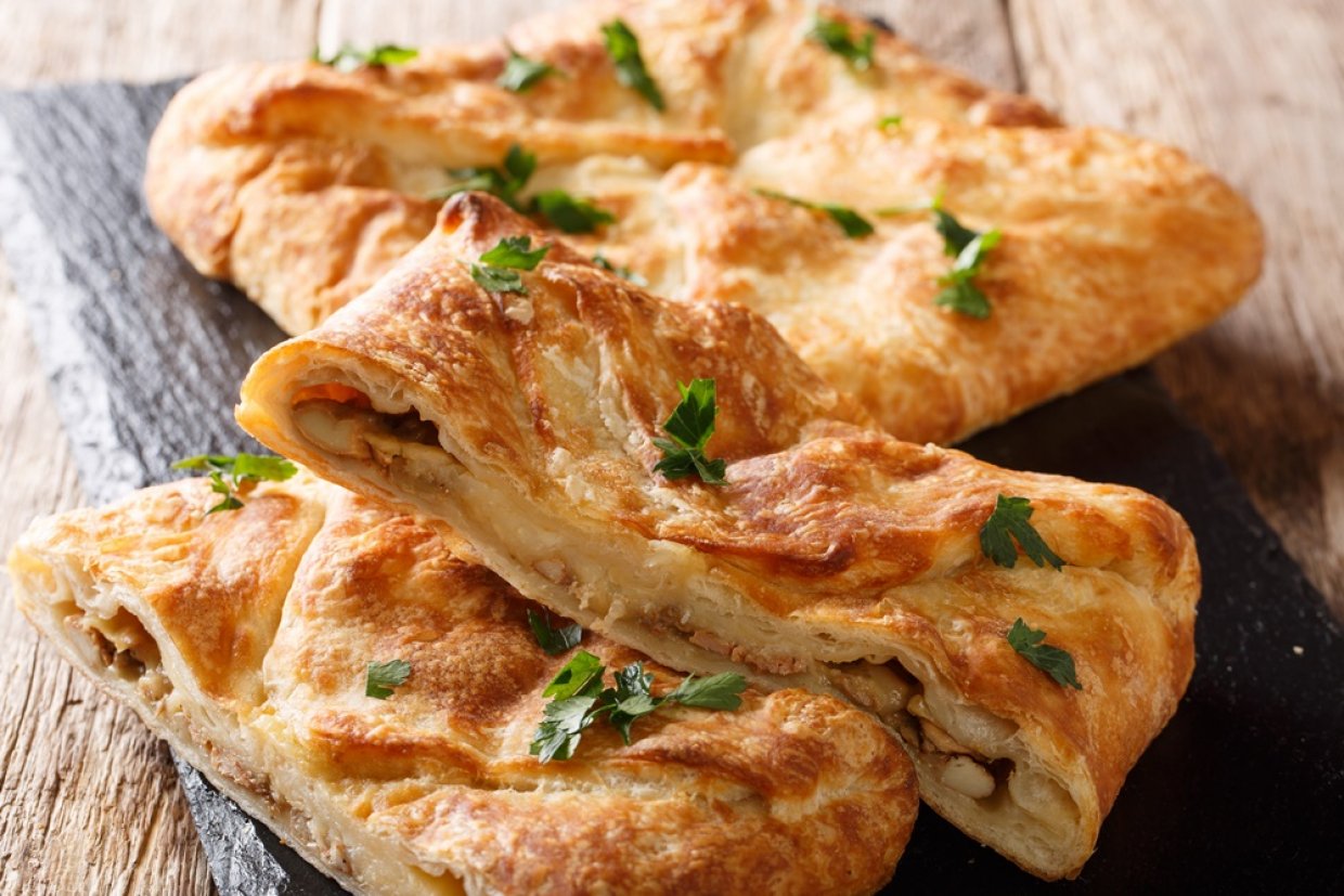 Хачапури с курицей из слоеного теста Хачапури с курицей из слоеного теста