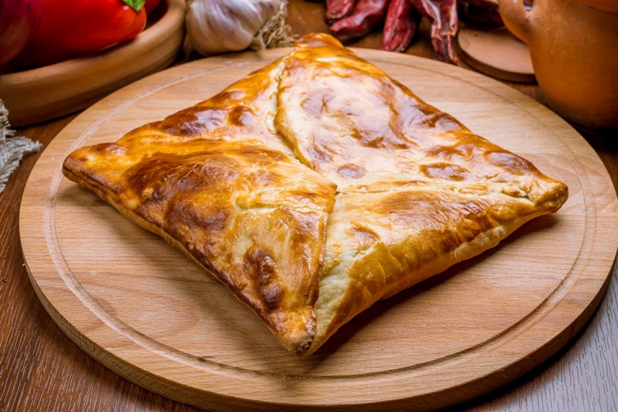 Хачапури с ветчиной и сыром Хачапури с ветчиной и сыром