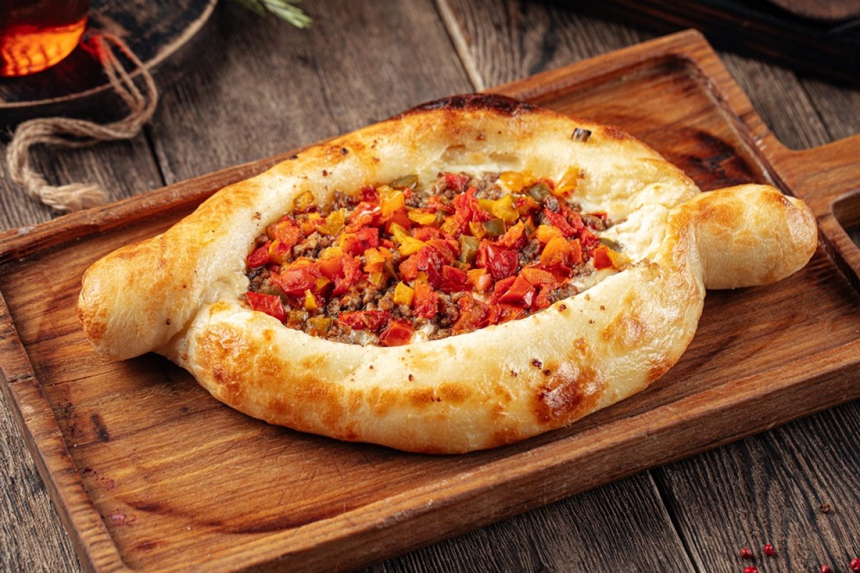 Хачапури с фаршем и овощами Хачапури с фаршем и овощами