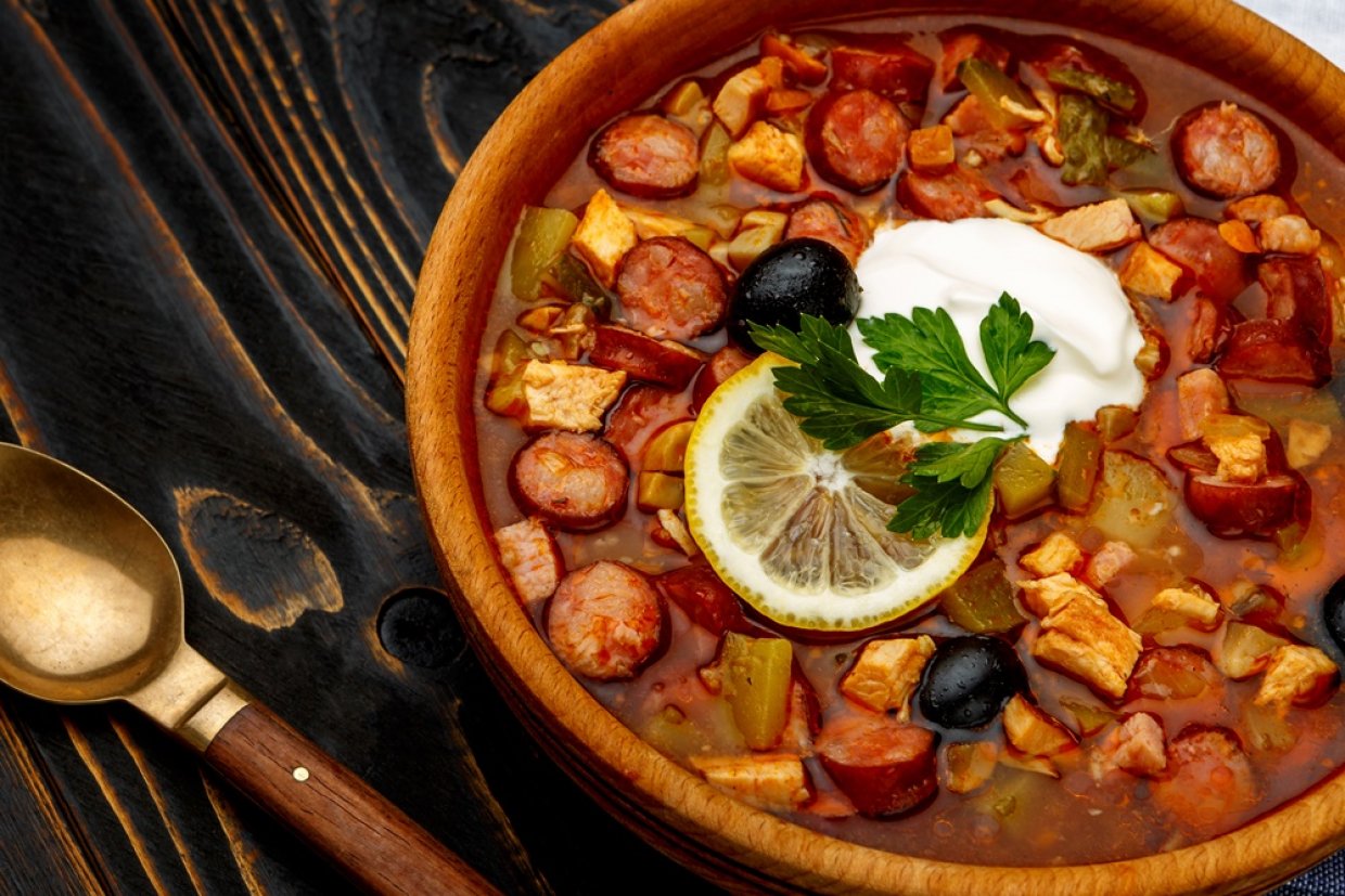 Солянка с копченостями и горохом Солянка с копченостями и горохом