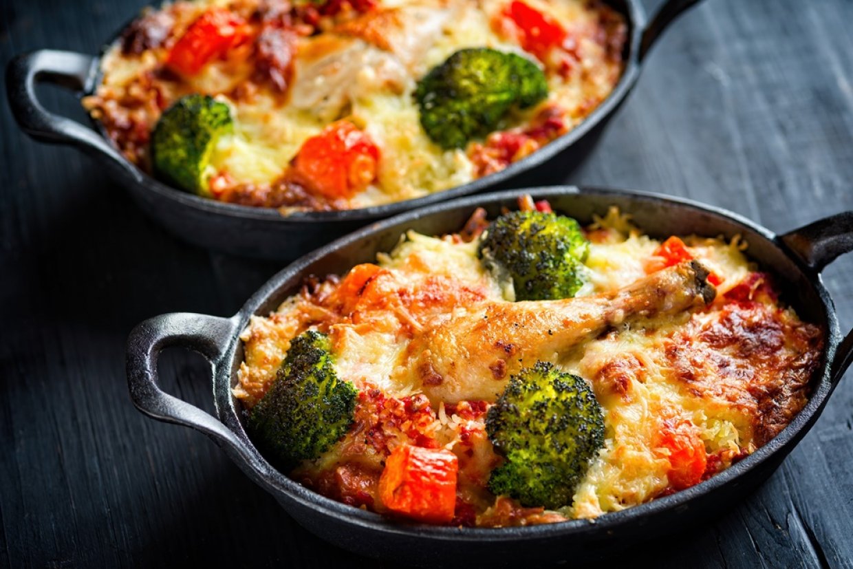 Куриные ножки с брокколи и овощами под сыром Куриные ножки с брокколи и овощами под сыром