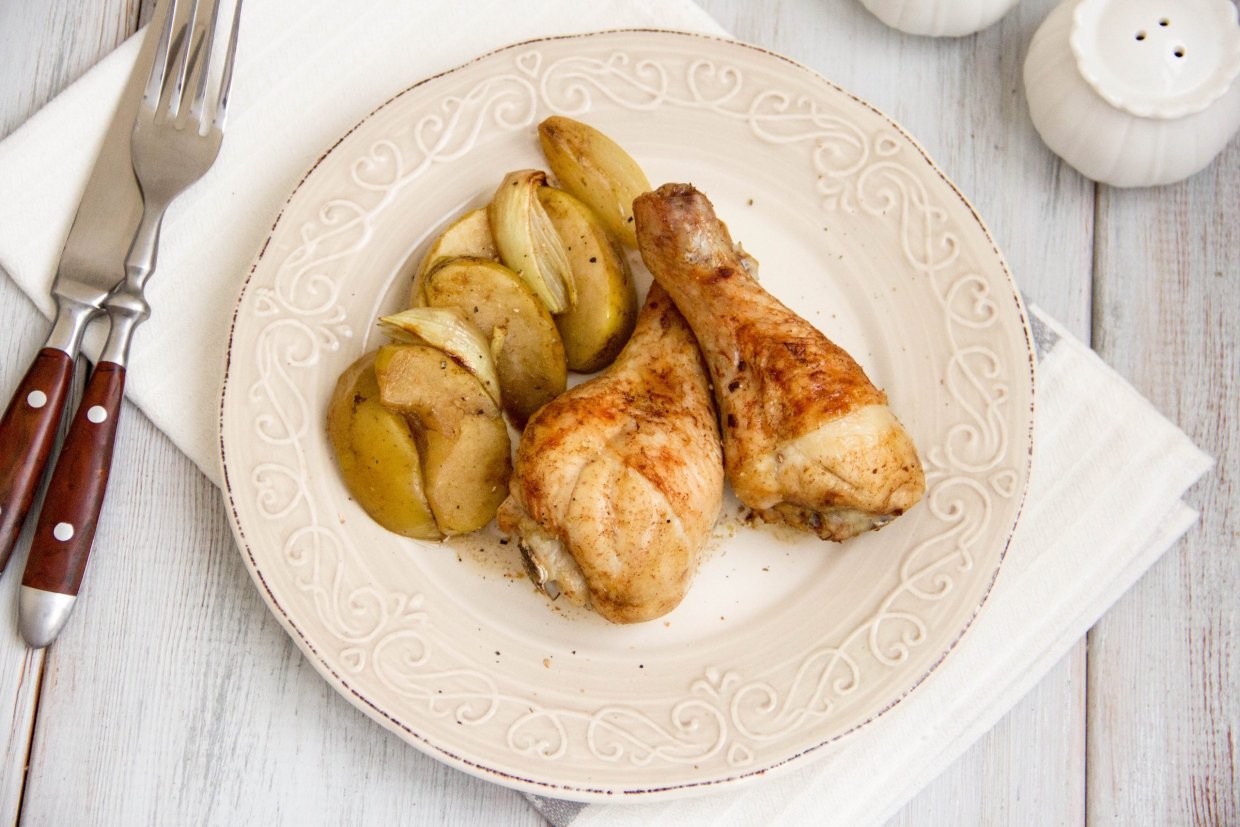 Куриные ножки с яблоками и луком в духовке Куриные ножки с яблоками и луком в духовке