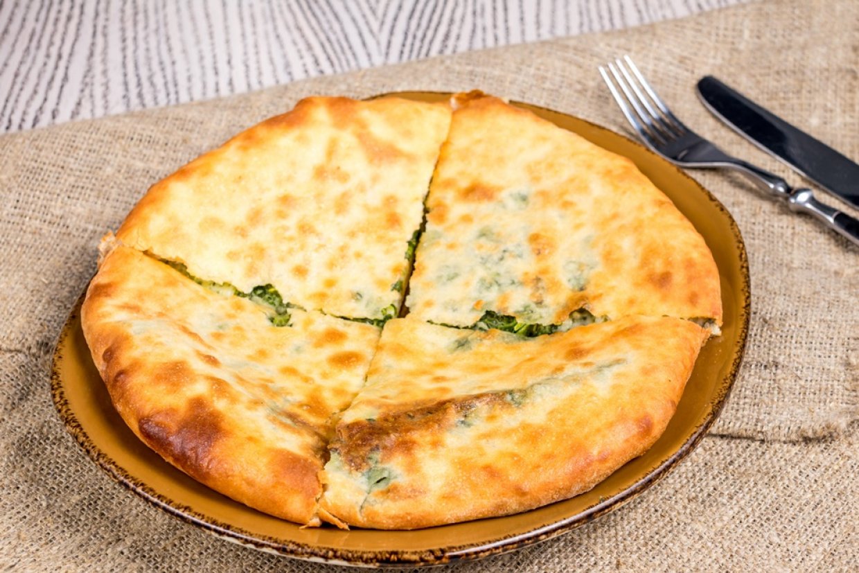 Хачапури со курицей и шпинатом на сковороде Хачапури со курицей и шпинатом на сковороде