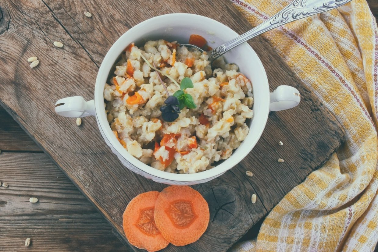 Перловая каша с морковью и сухофруктами в мультиварке Перловая каша с морковью и сухофруктами в мультиварке