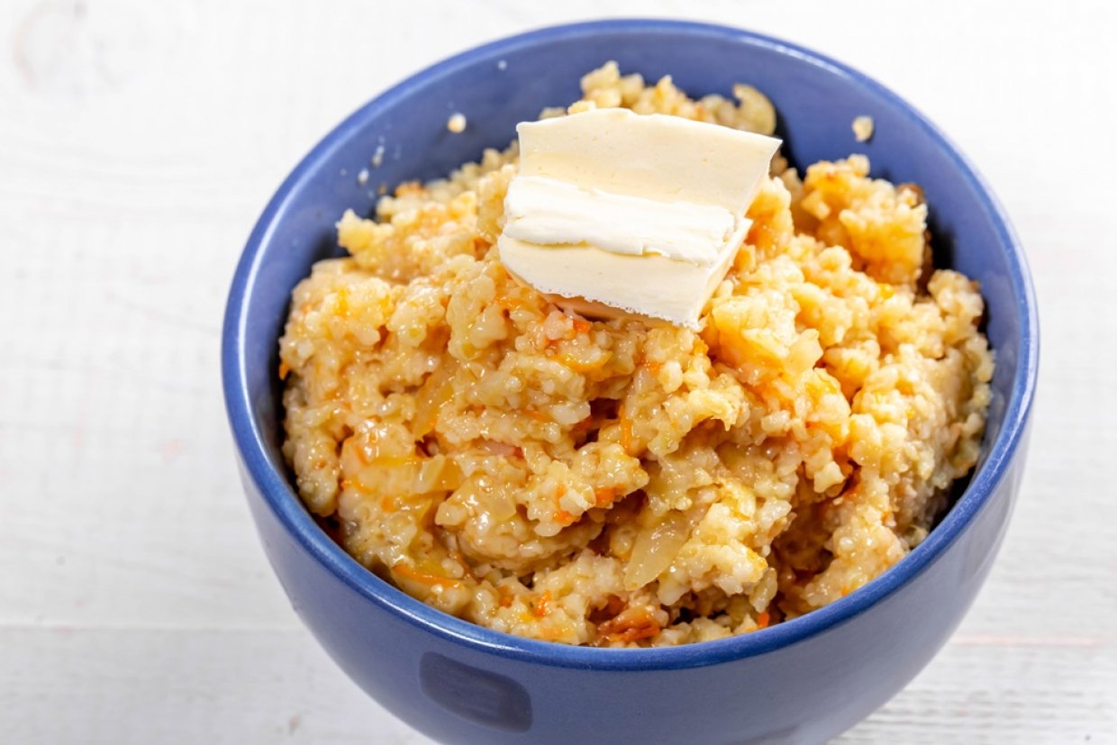 Пшеничная каша с луком и морковью в горшочках Пшеничная каша с луком и морковью в горшочках