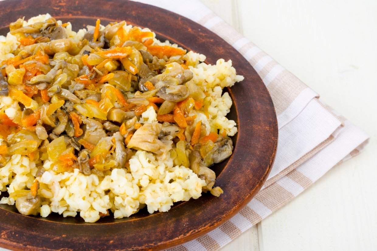 Пшеничная каша с грибами и овощами в мультиварке Пшеничная каша с грибами и овощами в мультиварке