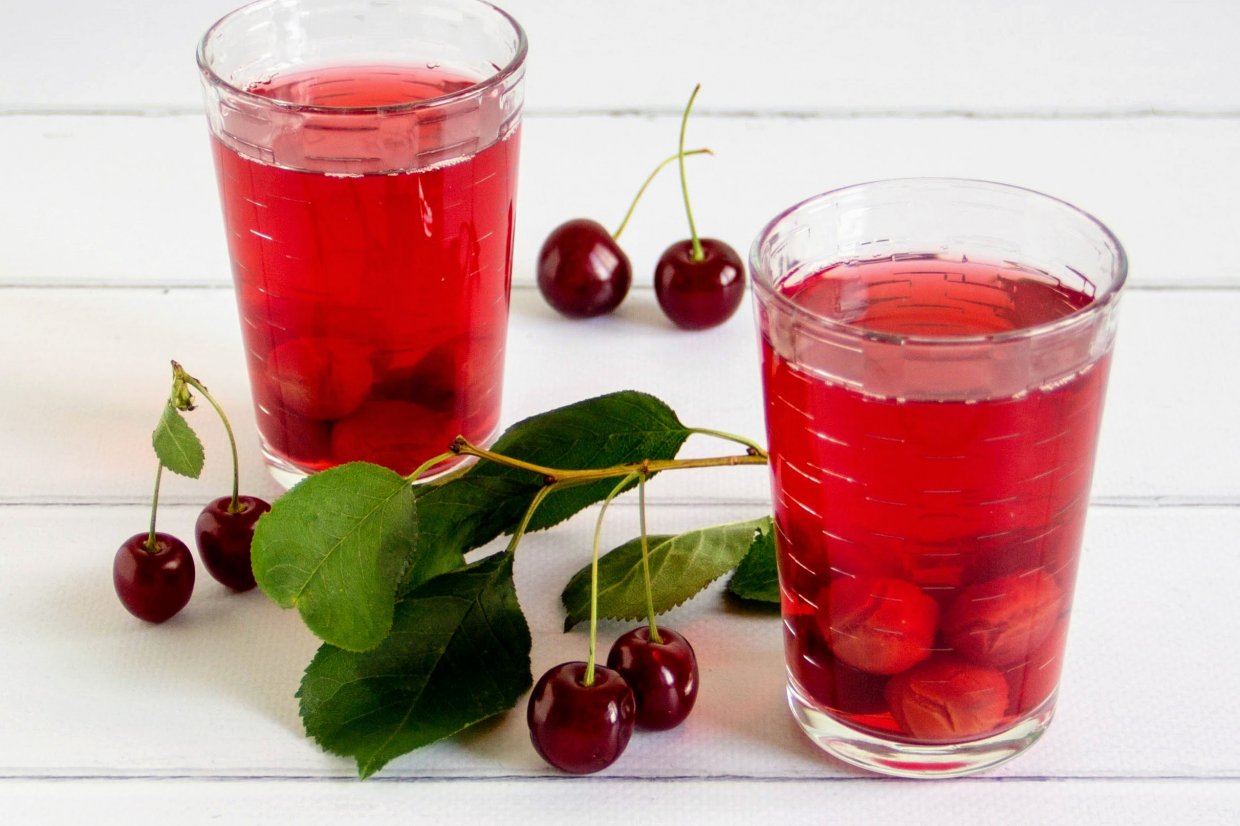 Компот из вишни с косточками Компот из вишни с косточками
