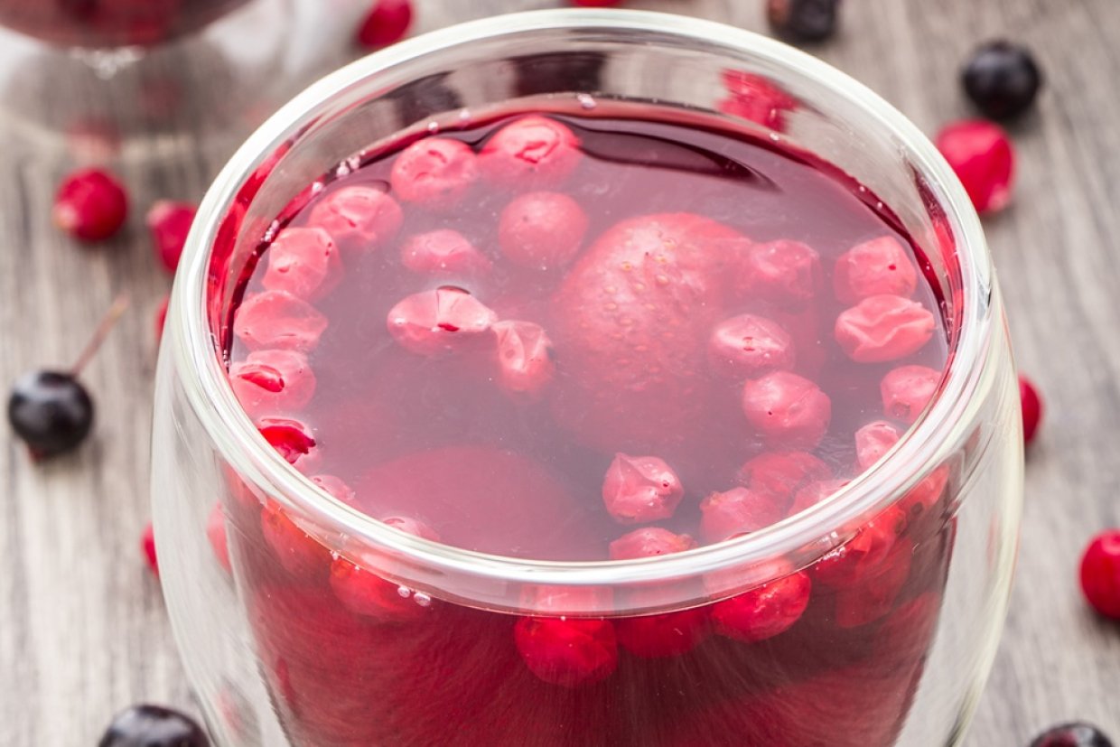 Компот с клубникой и смородиной Компот с клубникой и смородиной
