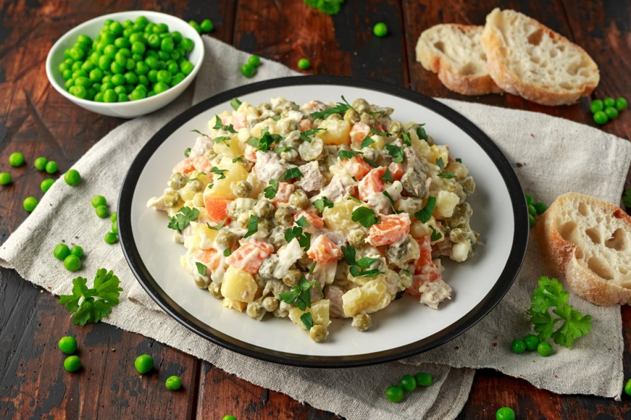 Классический оливье с мясом Классический оливье с мясом