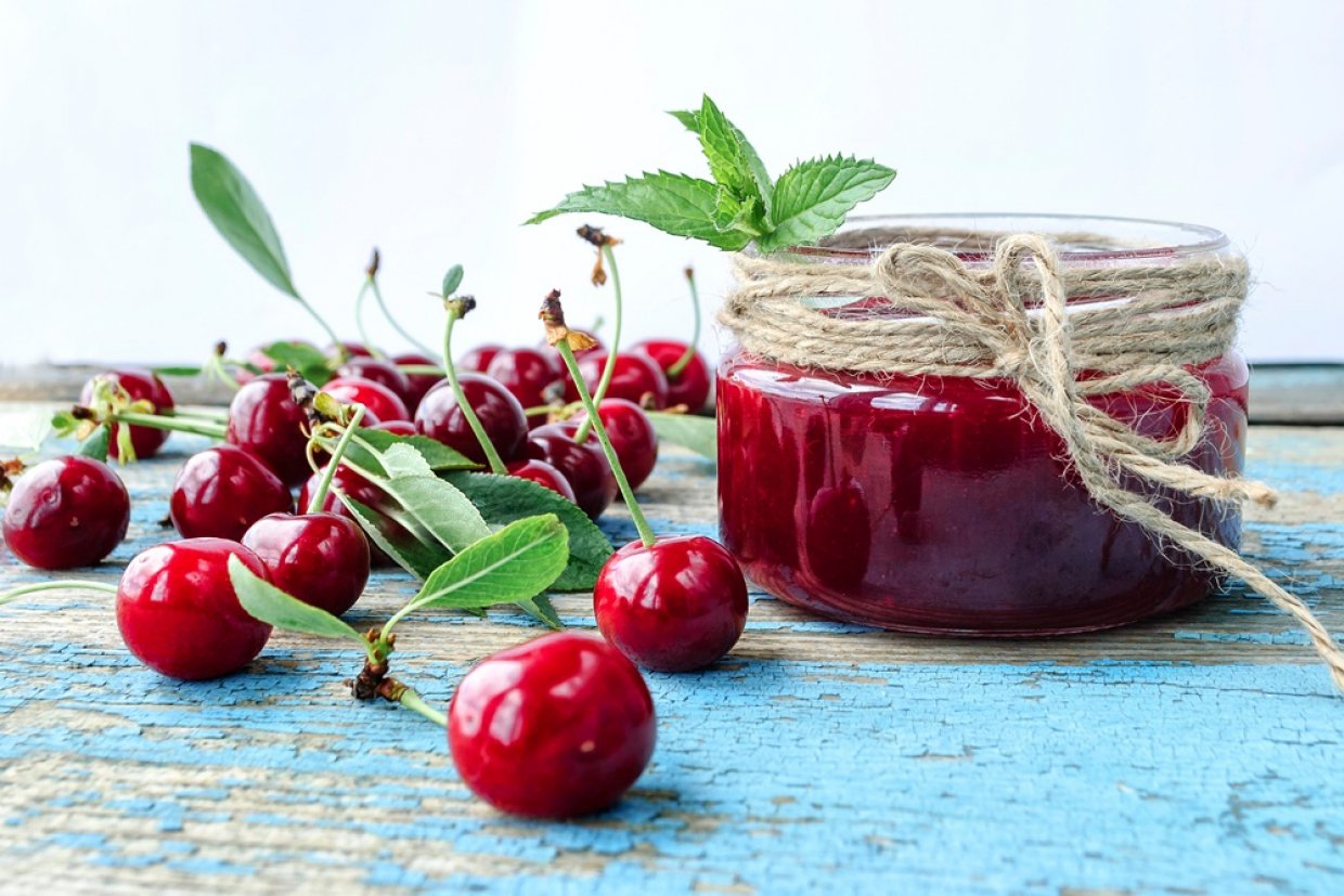 Вишневое варенье с корицей