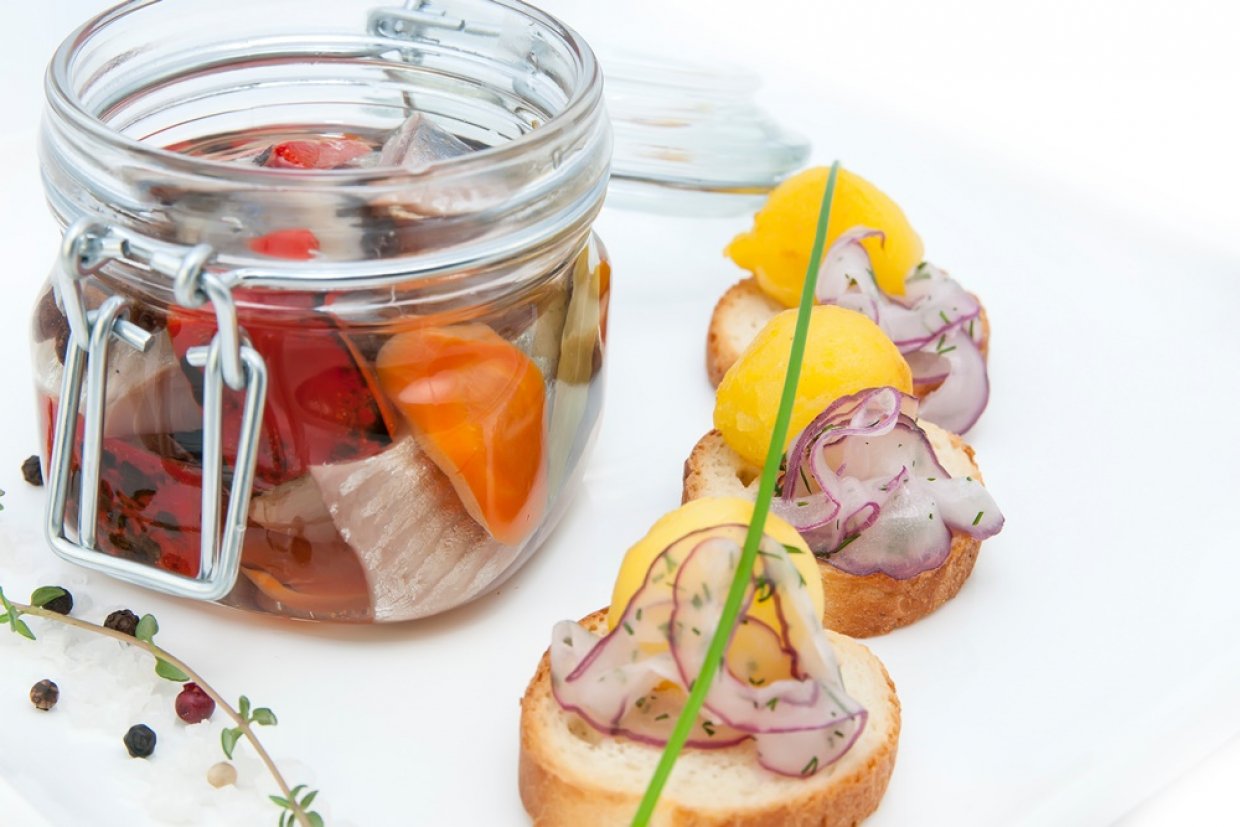 Консервированная скумбрия с овощами на зиму Консервированная скумбрия с овощами на зиму