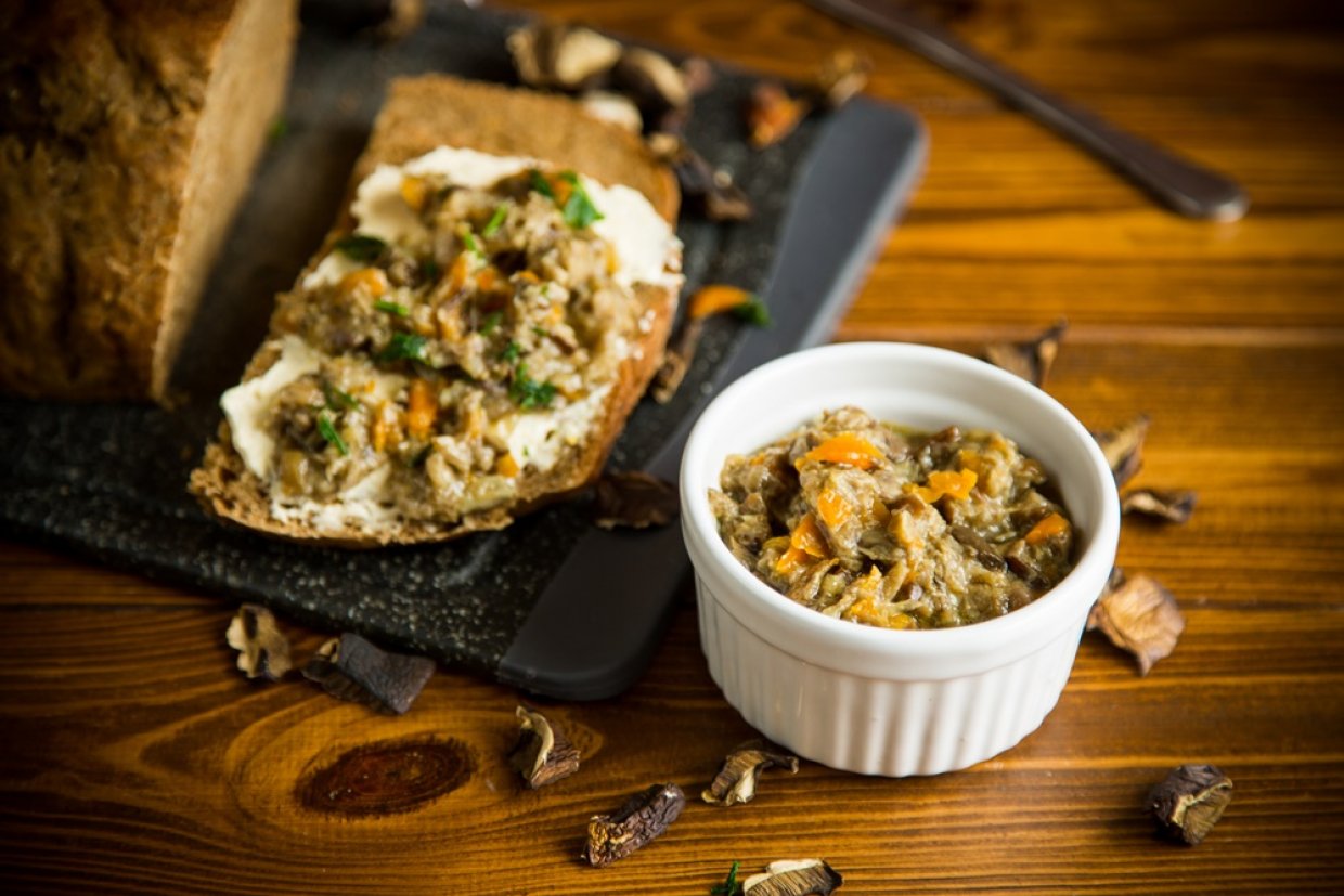 Икра из груздей с морковью и луком на зиму через мясорубку Икра из груздей с морковью и луком на зиму через мясорубку
