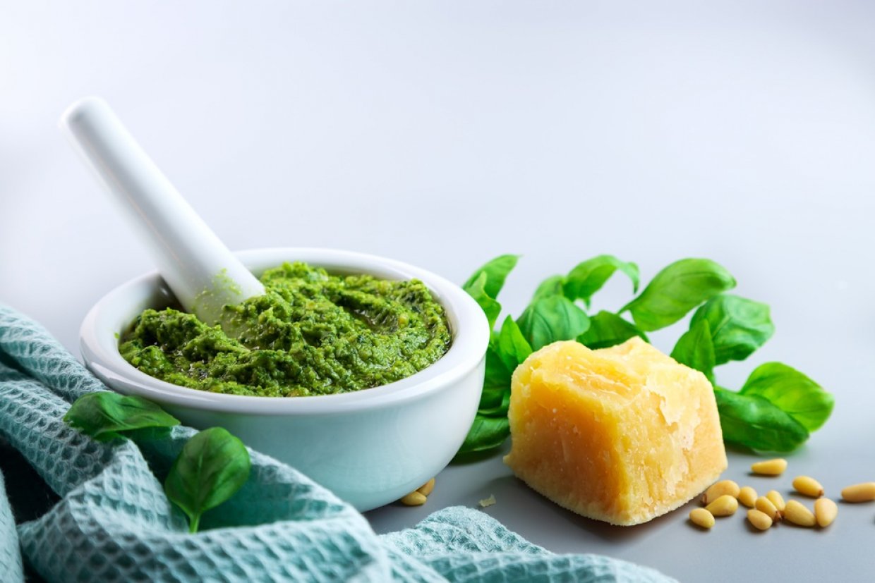Соус песто с кедровыми орешками Соус песто с кедровыми орешками