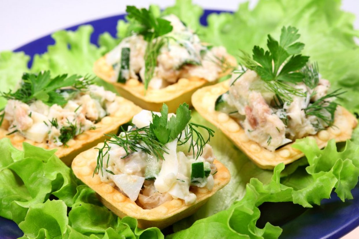 Тарталетки с ананасами и курицей Тарталетки с ананасами и курицей
