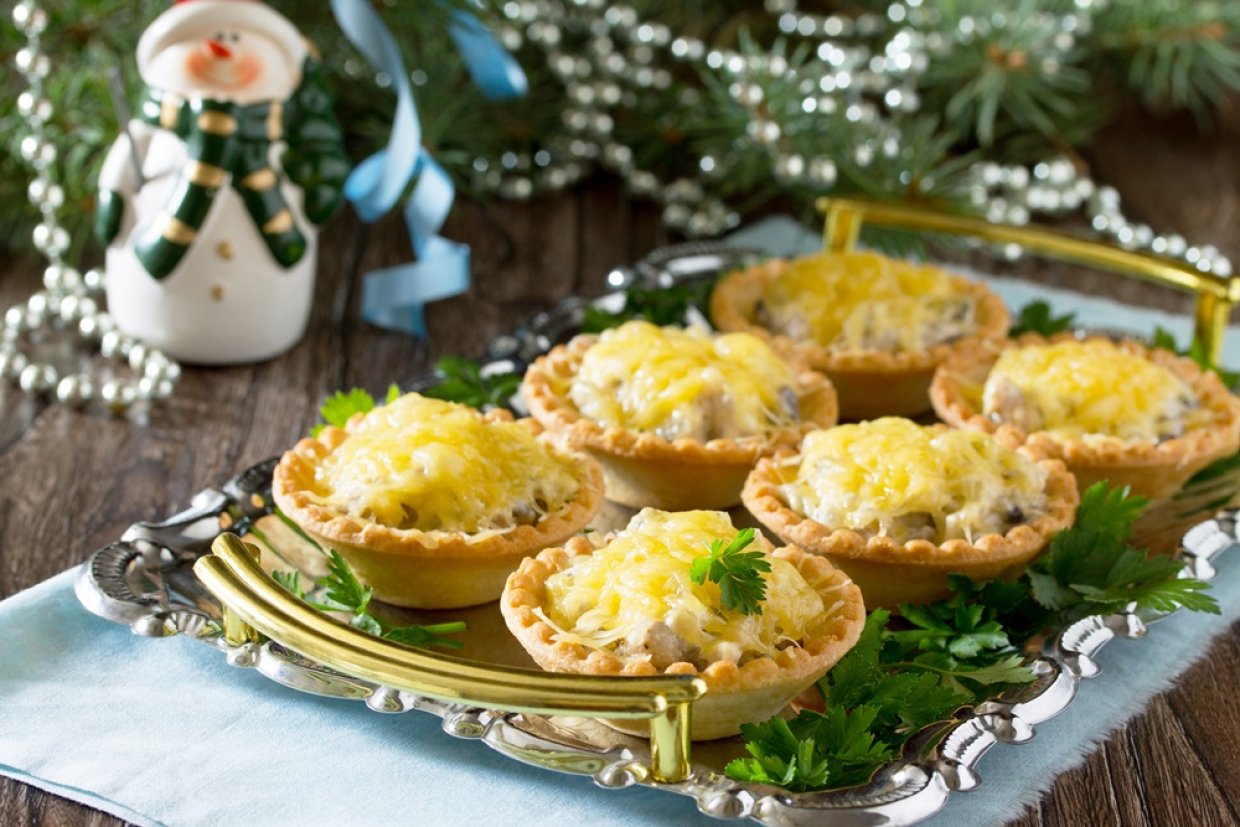 Тарталетки с ананасом, курицей и сыром Тарталетки с ананасом, курицей и сыром