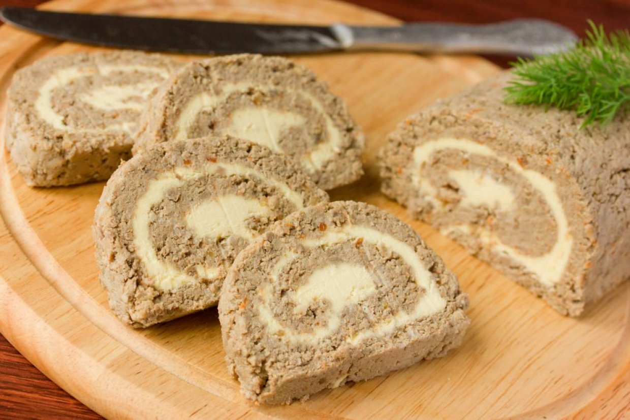 Печеночный рулет из куриной печени Печеночный рулет из куриной печени