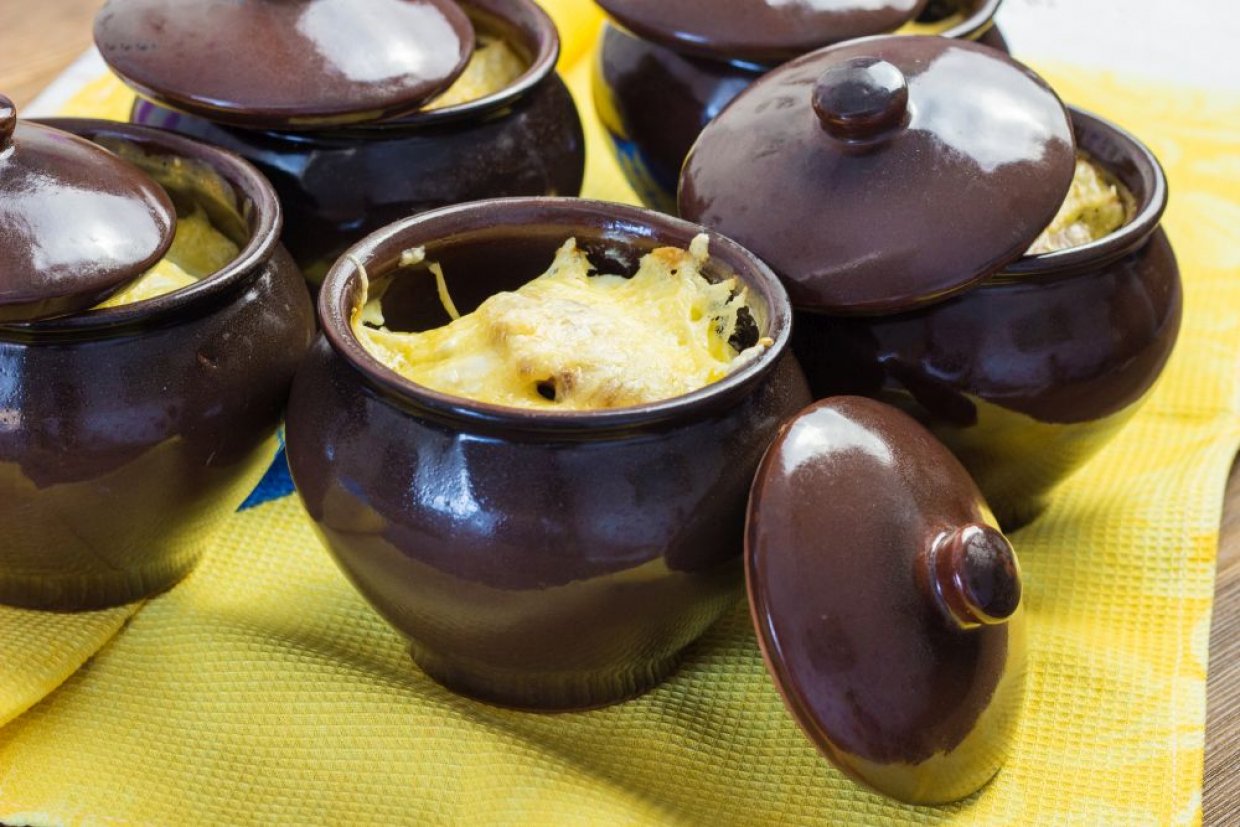 Жульен с курицей и грибами в горшочках Жульен с курицей и грибами в горшочках