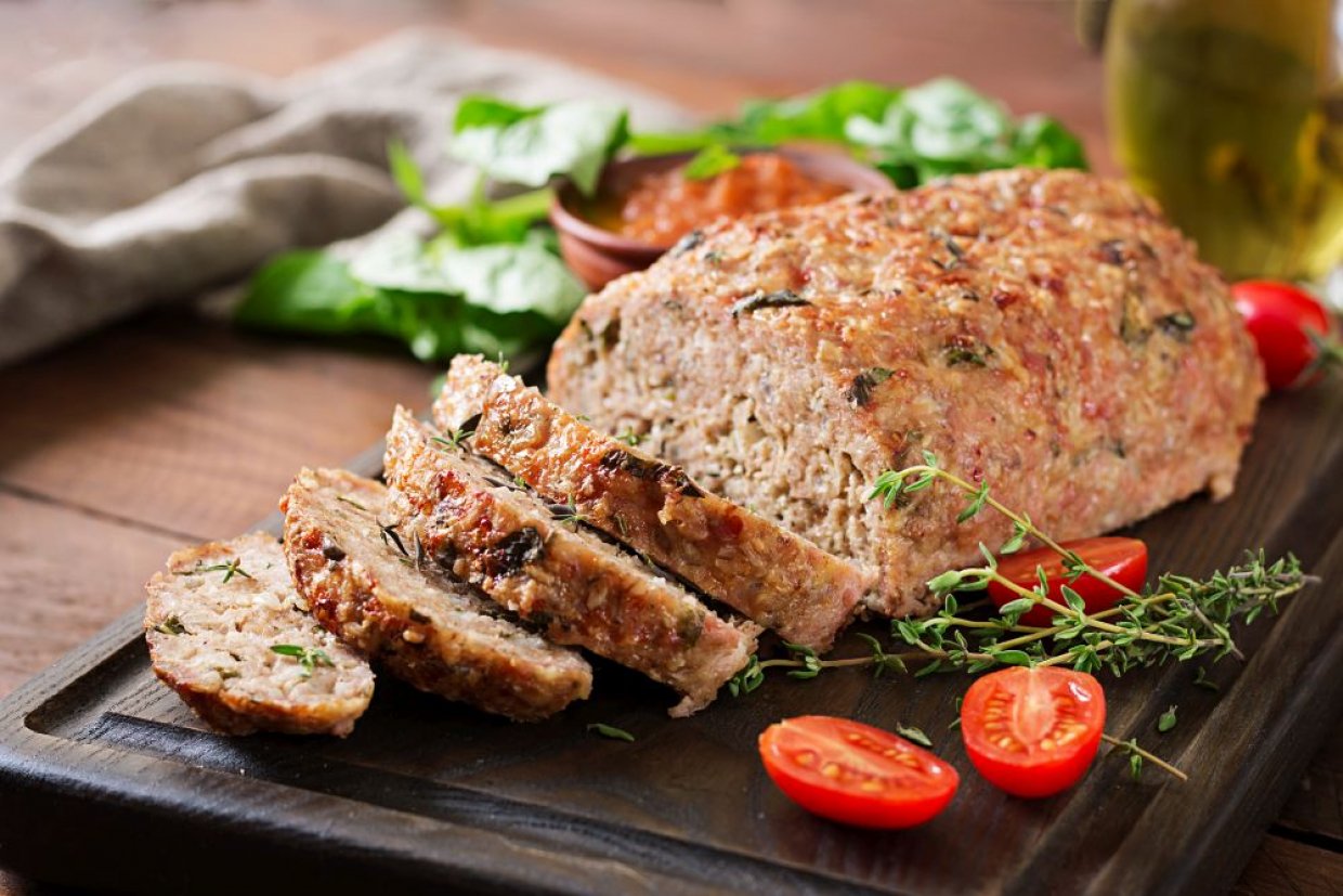 Простой и вкусный мясной рулет на праздничный стол Простой и вкусный мясной рулет на праздничный стол