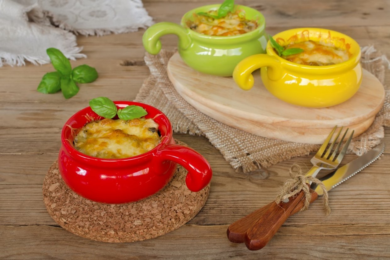 Жульен с рыжиками и курицей Жульен с рыжиками и курицей