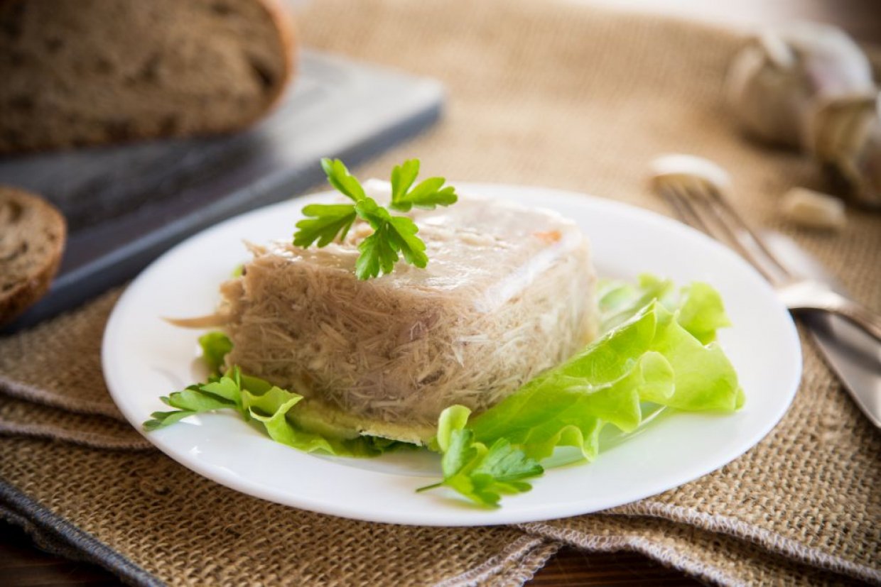 Холодец из рульки и курицы Холодец из рульки и курицы
