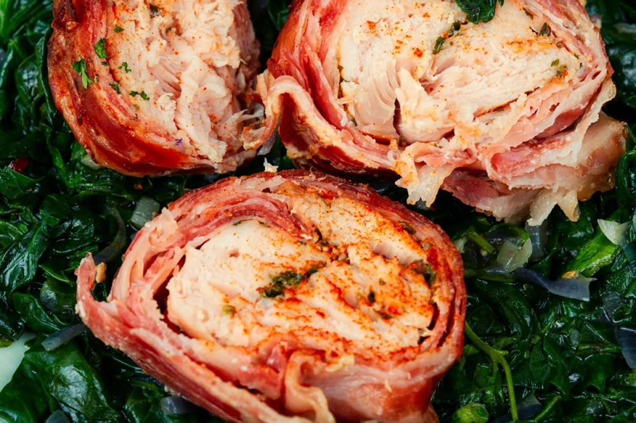 Куриный рулет в беконе Куриный рулет в беконе