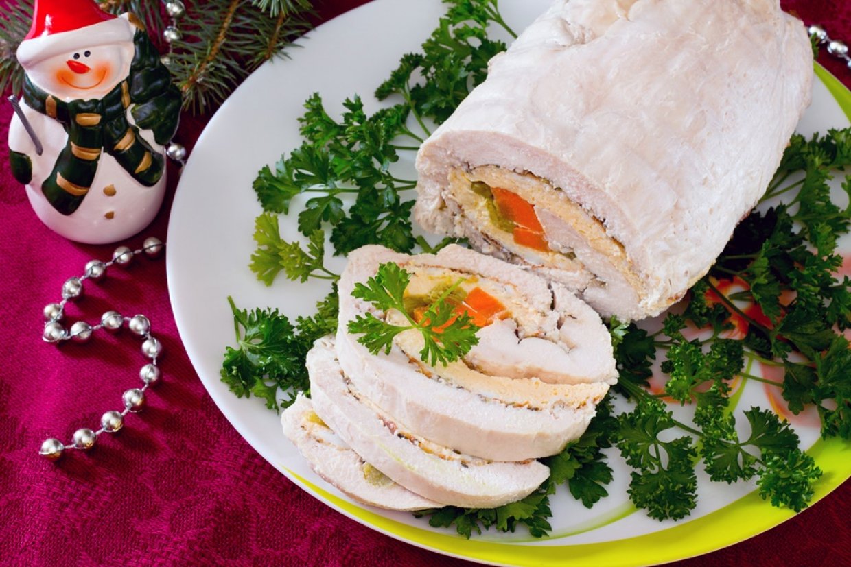 Куриный рулет с омлетом Куриный рулет с омлетом