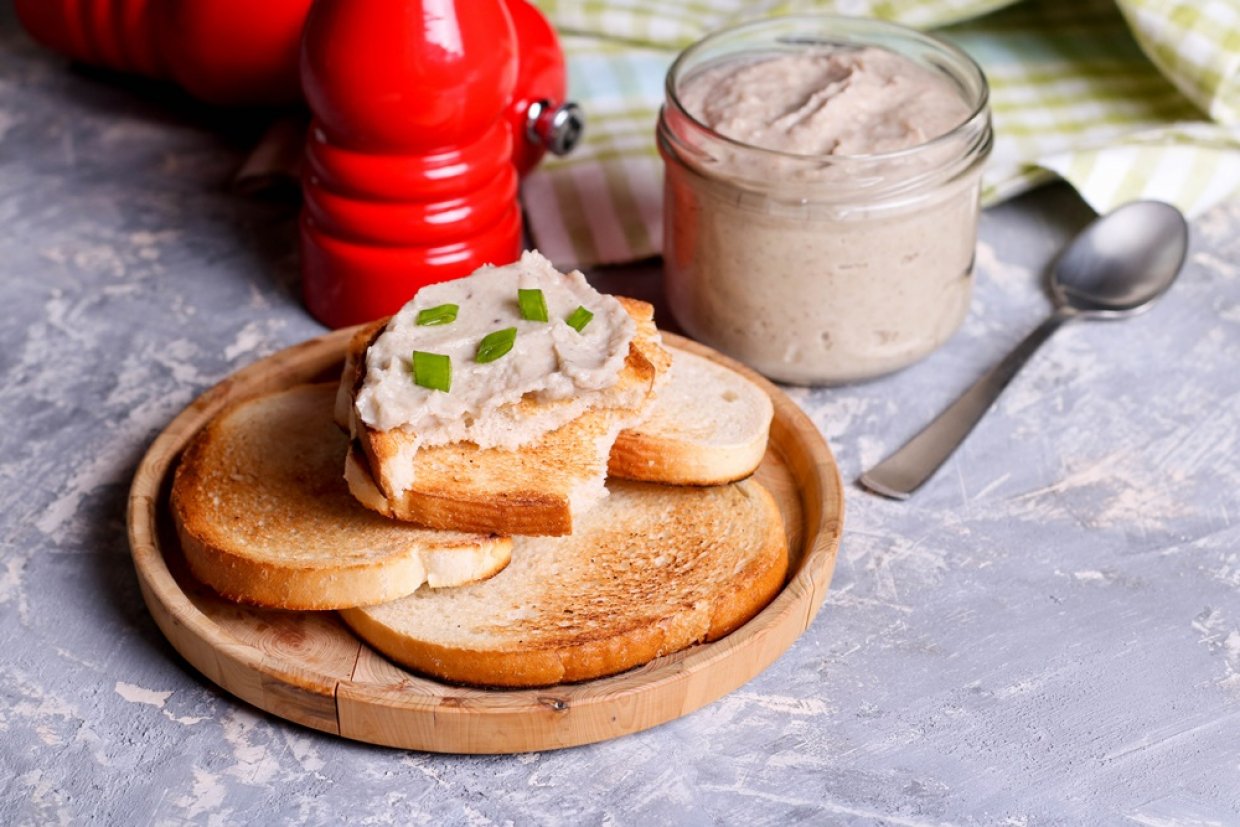 Паштет из фасоли с грецким орехом и чесноком Паштет из фасоли с грецким орехом и чесноком