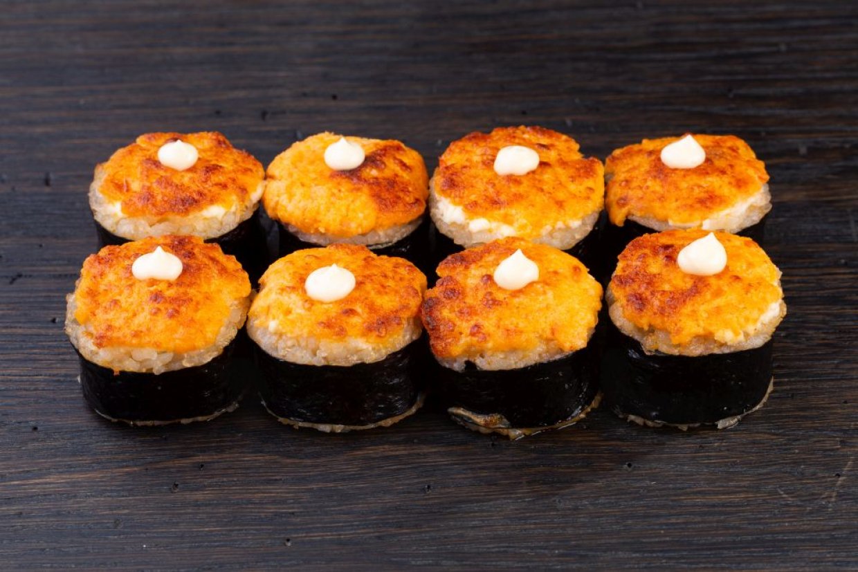 Запеченные в духовке роллы с курицей и огурцом Запеченные в духовке роллы с курицей и огурцом
