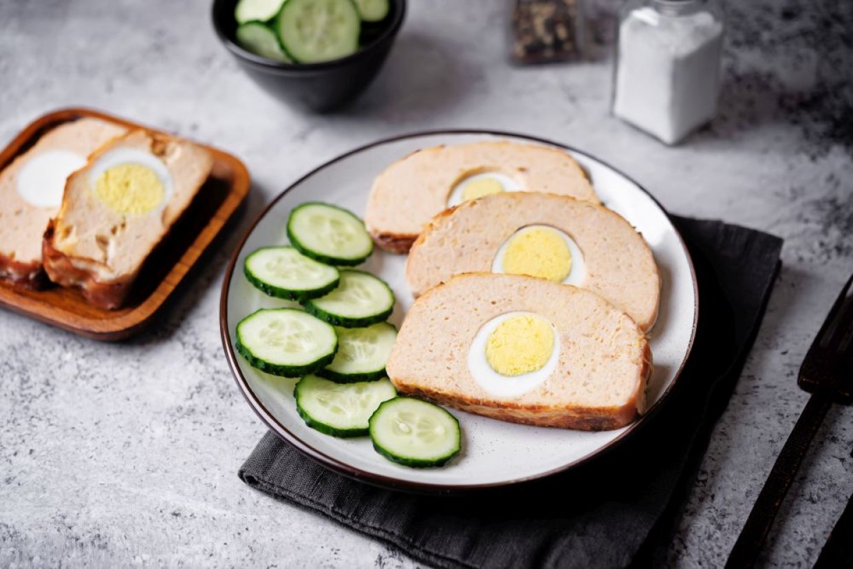 Куриный рулет с яйцом Куриный рулет с яйцом