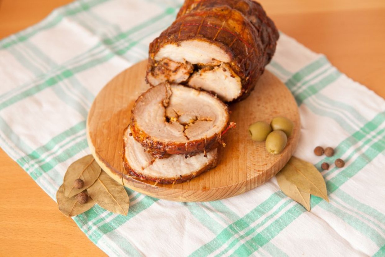 Мясной рулет из свинины в духовке Мясной рулет из свинины в духовке