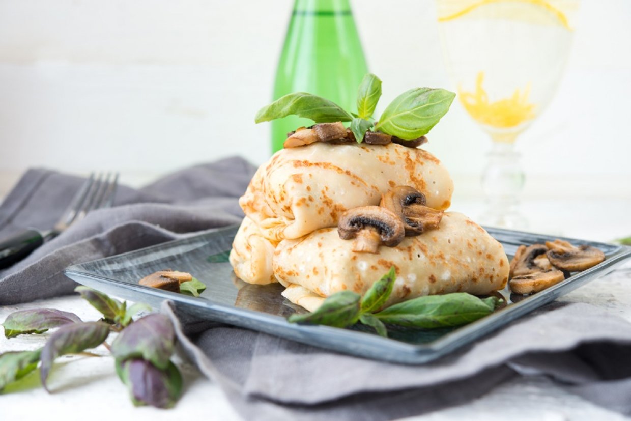 Жульен в блинах с грибами и курицей Жульен в блинах с грибами и курицей