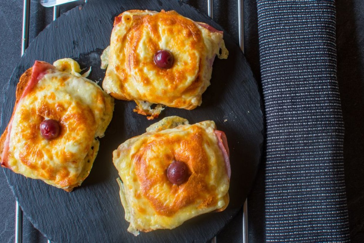 Бутерброды с ананасами и сыром в духовке Бутерброды с ананасами и сыром в духовке
