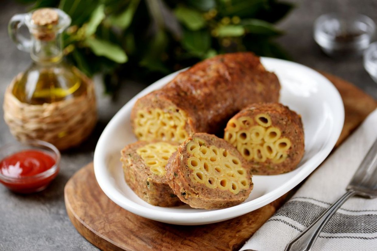 Мясной рулет с макаронами Мясной рулет с макаронами