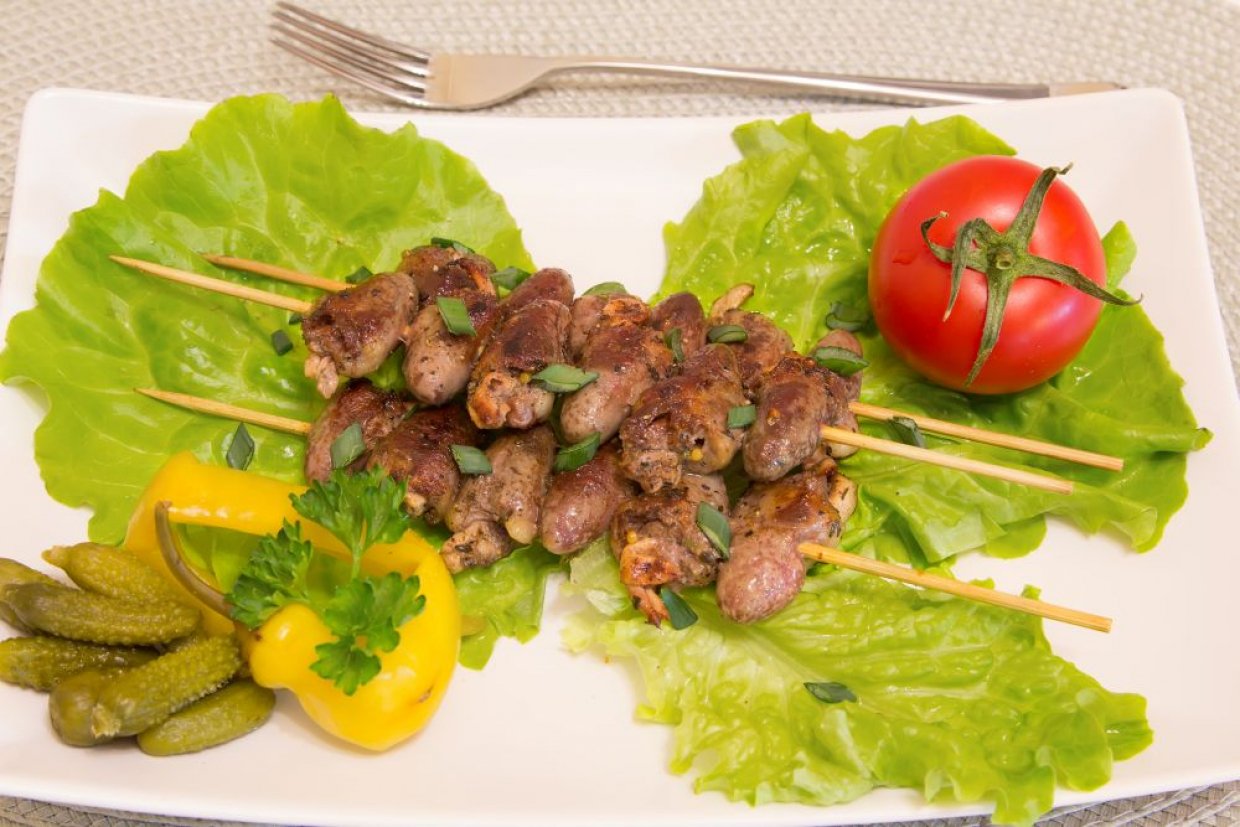 Шашлык из куриных сердечек в духовке на шпажках Шашлык из куриных сердечек в духовке на шпажках
