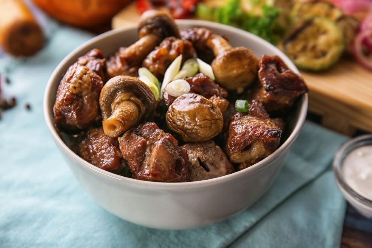 Шашлык из свинины с шампиньонами Шашлык из свинины с шампиньонами