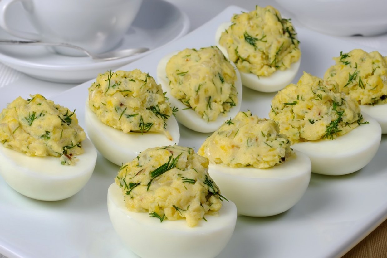 Фаршированные яйца с сыром и чесноком Фаршированные яйца с сыром и чесноком