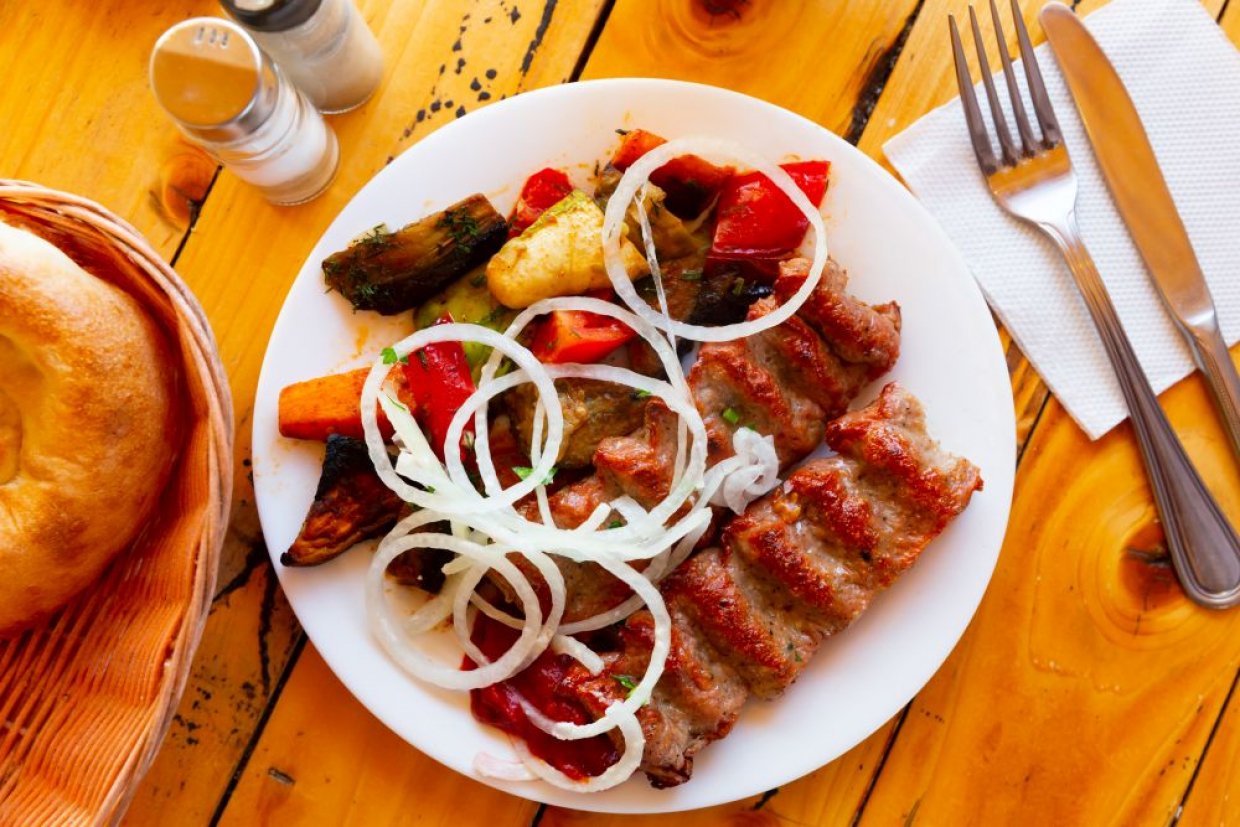 Люля-кебаб с овощами в духовке Люля-кебаб с овощами в духовке