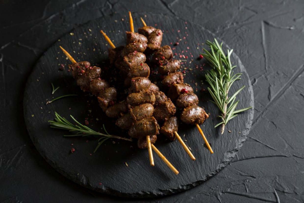 Шашлык из куриных сердечек на мангале Шашлык из куриных сердечек на мангале